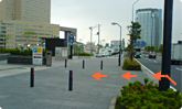 横浜アイランドタワー地下駐車場の入り口（横浜アイランドタワー車寄せへもこちらから）